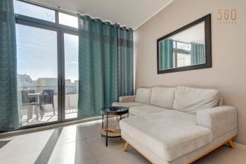 Duplex 2BR penthouse with Balcony, Rooftop & Views by 360 Estates, Mosta (zdjęcie 2)