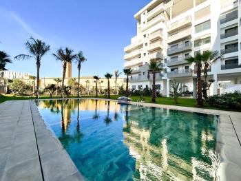 Luxe Apartment in Casa Finance District - Pool - Open view - Fast WIFI, Casablanca (foto 3)
