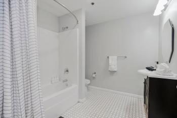 Chic 2BR-Parking, Rooftop,Near Arrowhd & TMobile, Kansas City (foto 5)