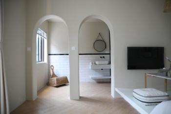 不觉晓晨曦花园别墅 Bujuexiao Dawn Garden Villa Shanghai - Free daily shuttle bus to Disneyland, exquisite and beautiful garden courtyard, private spa bathtub in each room, hearty daily breakfast provided for all guests, Shanghai (foto 3)