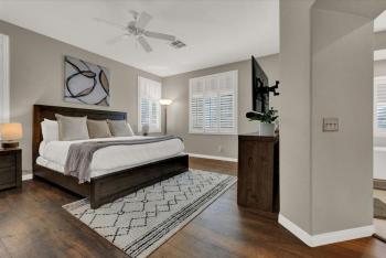 Sunny 5BR 4.5 Bath Las Vegas Retreat with Pool, Лас-Вегас (фото 4)