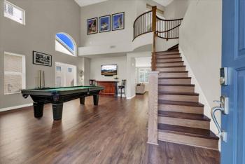 Sunny 5BR 4.5 Bath Las Vegas Retreat with Pool, Лас-Вегас (фото 5)