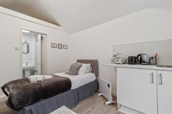 Studio Cottage With Shared Garden - 3Min to Bus Stop, Манчестер (фото 5)