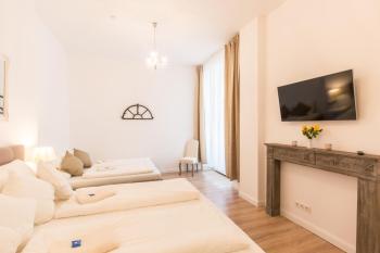 FRITZ by ROCKCHAIR Apartments l SUPERHOST Status l 3 Bedrooms Boxspringbeds 2 Bathrooms 2 Kitchen - Cozy Family & Business Flair welcomes you!, Berlin (photo 4)