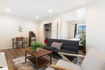 Updated 2nd-Floor Studio Near Beverly Hills & Pico Blvd Dining, Los Angeles (fotografie 5)