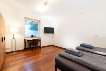 Rhine Apartment, Düsseldorf (photo 2)