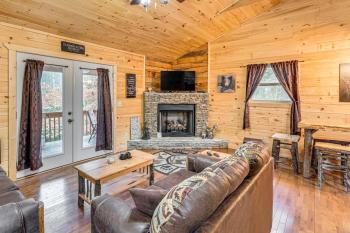 Deck w/ Forest Views! Cabin 4 Mi to Cherokee Lake, Murphy (zdjęcie 2)