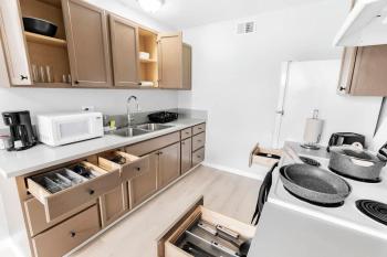 Comfortable 2BR! Sleeps 6! Cozy Stay!, Las Vegas (photo 3)