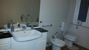 Comfortable one bedroom apartment with parking space in the center of Genoa, Janov (fotografie 3)