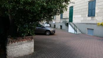Comfortable one bedroom apartment with parking space in the center of Genoa, Janov (fotografie 4)
