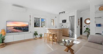 Penthouse - Beach - Sea View - Pool - 40 sqm Private Terrace - One Bedroom - Sleeping Alcove, Benalmádena (foto 5)