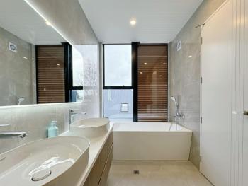 Luxury 4Bedroom Townhouse in Central Greenlane - ASB Showgrounds & Cornwall Park, Auckland (photo 5)