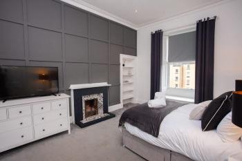 Stunning 2 Bed in Ideal Location, Glasgow (photo 3)
