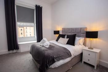 Stunning 2 Bed in Ideal Location, Glasgow (photo 5)