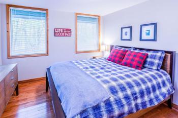 Relax at The Mountaintop Chalet, Blue Mountains (photo 3)
