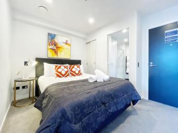 Chic Downtown 1Bed Aircon Apt with Pool Gym Sauna Near Skytower, Auckland (photo 3)