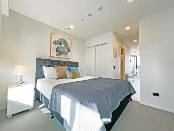 Stylish & Cozy 1 Bedroom Penthouse Apartment in CBD Near Skytower- Pool Gym Sauna, Auckland (photo 5)