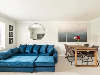 Bright and Spacious Apartment-Unbeatable Location - Pass the Keys, Windsor (photo 3)