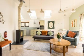 Bream Loft, dog friendly, wood burner, walking distance to beach, Falmouth (photo 3)
