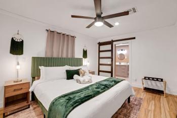 Henderson Luxe Retreat, Las Vegas (photo 2)
