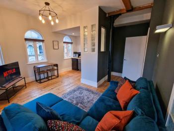 2 Bed Northern Quarter Flat City Centre, Manchester (photo 2)