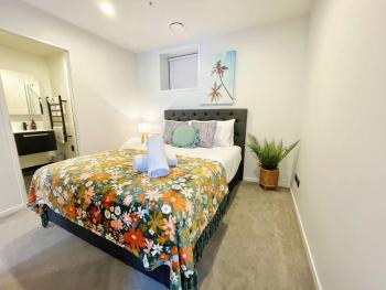 Stylish Cozy Studio Nearby SkyTower-Pool Gym Sauna, Auckland (photo 2)