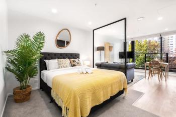 Relaxing Aircon Studio Living Beside Park in CBD - Pool & Gym, Auckland (photo 2)