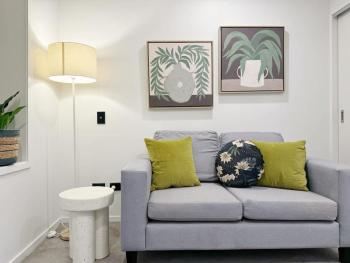 Lush City Escape - Fresh 1B Studio Near Skytower Pool Gym SaunaSauna, Auckland (photo 5)