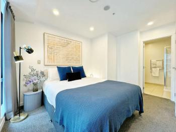 Prime Location Modern 1BR Beside Skytower VS Pool, Auckland (fotografie 3)