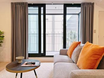 Prime Location Modern 1BR Beside Skytower VS Pool, Auckland (fotografie 5)