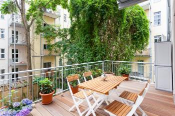 Lofty Torstr Apartments, 4 unique units from 1-3 bedrooms in Mitte, ideal for families & groups, from 2 up to 8 Guests, Berlin (Foto 4)