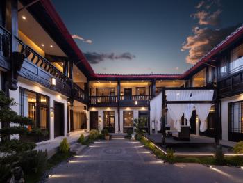 Lijiang Yunmuwan provides breakfast and afternoon tea, offers free airport shuttle service, The hotel provides a platform for visiting the ancient city and Yulong snow, Lijiang (Foto 2)