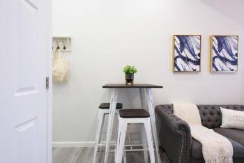 240-14 NEW Studio Prime Location W&D in unit, New York (photo 4)