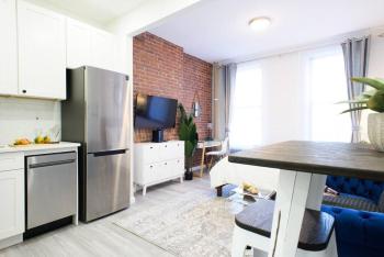 240-5 NEW Prime Location Studio W&D in unit, New York (Foto 2)