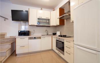 Beautiful Home In Split With Kitchen, Сплит (фото 5)