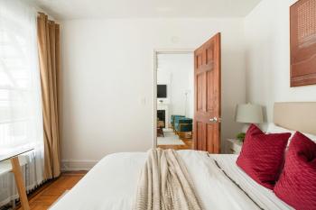 61-2C Prime UES 2BR Newly furnished best value, New York (Foto 4)