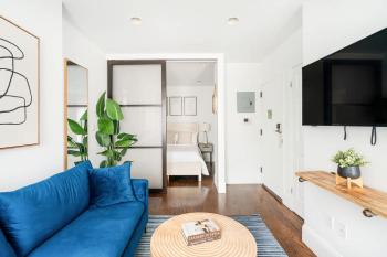 69-3B Celebrate in Style 1BR Prime Lower East Side Brand New, New York (photo 3)