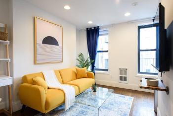 69-5A Celebrate the Season Modern Lower East Side 1BR Apt, New York (photo 2)