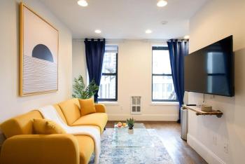 69-5A Celebrate the Season Modern Lower East Side 1BR Apt, New York (photo 4)