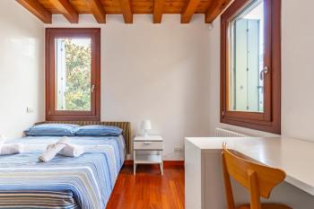 Space and Comfort for 5 - Your Ideal Retreat in Mestre, Benátky (fotografie 2)