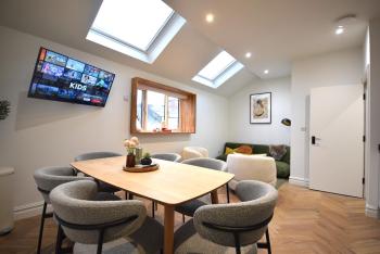CITYeSCAPE - 2BR Apt En-suite Sofa Bed NQ, Manchester (photo 2)