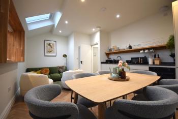 CITYeSCAPE - 2BR Apt En-suite Sofa Bed NQ, Manchester (photo 3)