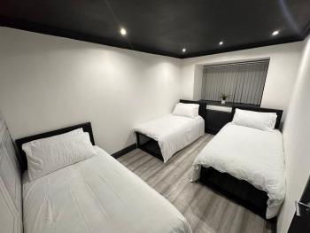 Triple Room near Train Station, Birmingham (photo 3)