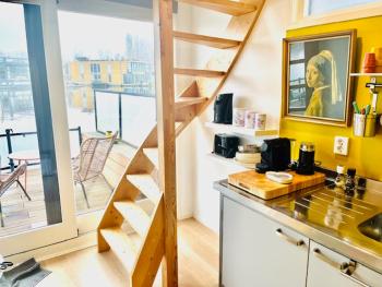 Houseboat studio with canalview and free bikes, Amsterdam (photo 5)