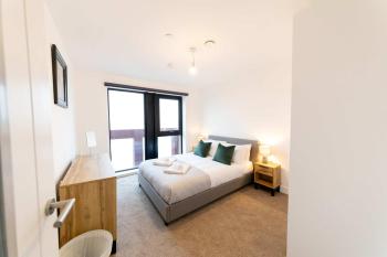 Spacious 1 Bed Apartment in Liverpool w Views, Liverpool (photo 3)