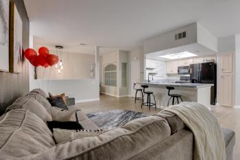 6 Mi to Vegas Strip City-View Gem with Pool Access, Las Vegas (foto 5)