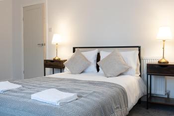 Modern 3BR Home Sleeps 7 Fast WiFi Perfect for Long Stays, Manchester (fotografie 2)