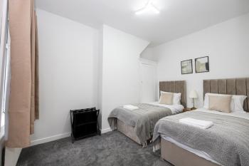 Modern 3BR Home Sleeps 7 Fast WiFi Perfect for Long Stays, Manchester (fotografie 3)