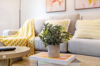 Cozy Urban Retreat near Downtown LA & USC - Private room with shared Living room and kitchen, Los Angeles (photo 5)