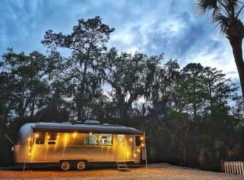 Cozy & Fun Airstream Camper Near Downtown & Beach, Savannah (Foto 2)